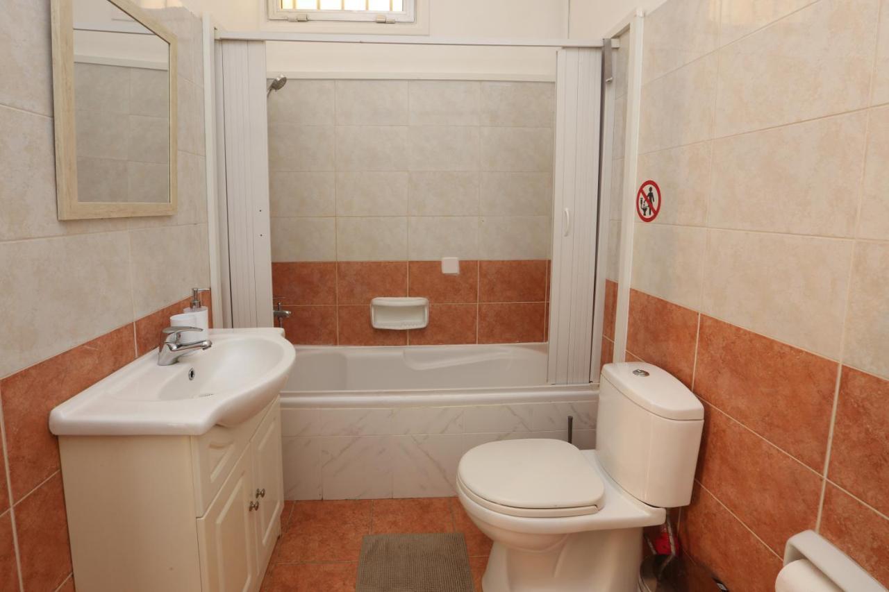 Cozy Holiday Apartment In Larnaca Near Foinikoudes Exterior photo